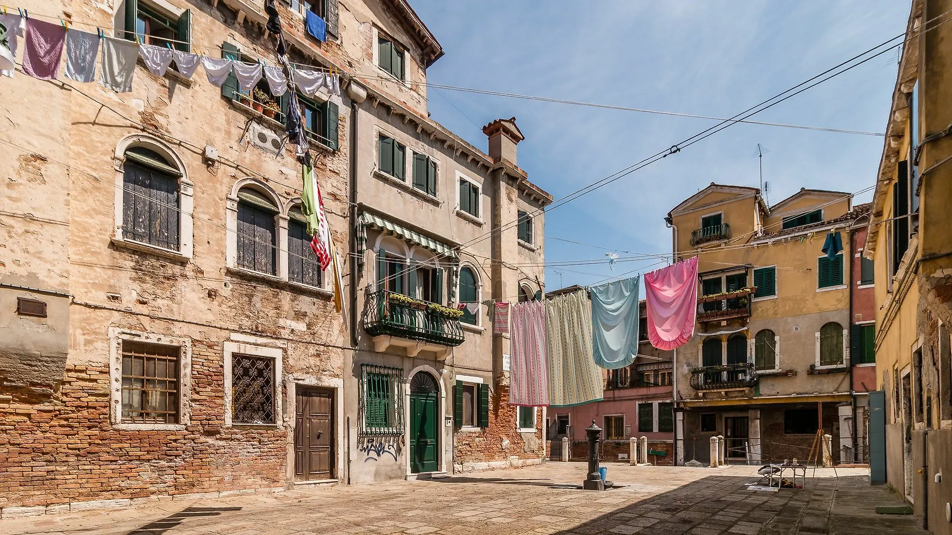 The Star Close To Biennale & Arsenale Venezia Italia